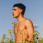 ¿QUIÉN ES TOBIKA, LA VOZ DETRÁS DE  “CHIKA HIPPIE”?